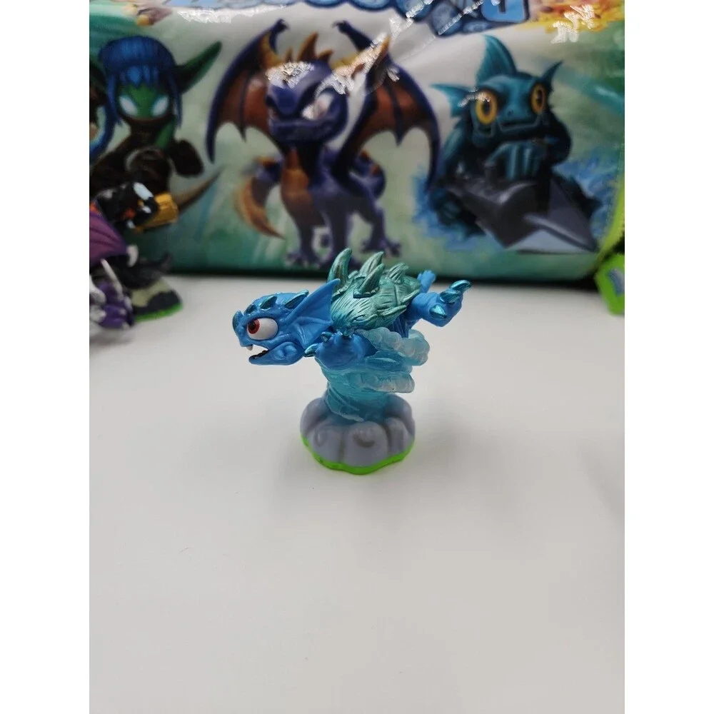 16 Skylanders Spyro's Adventure Zip Up Case